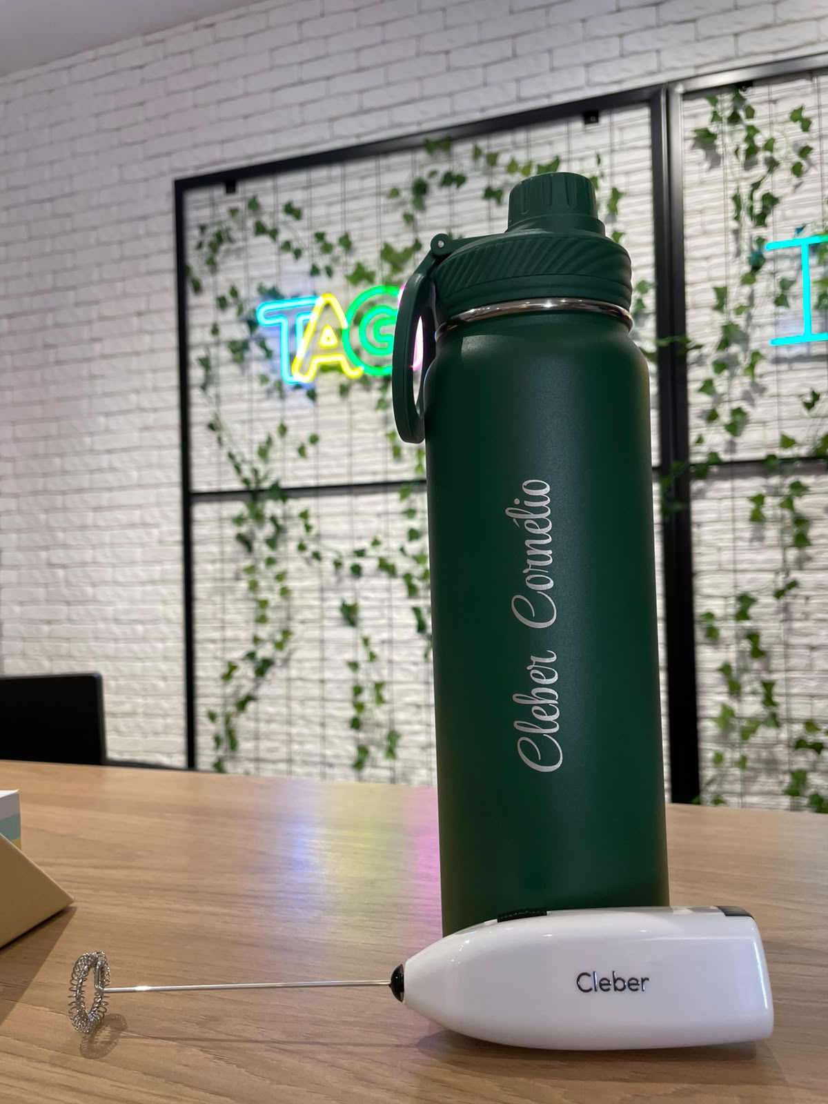 Garrafa Térmica 850ml com alça magnética gravado em Fiber Laser